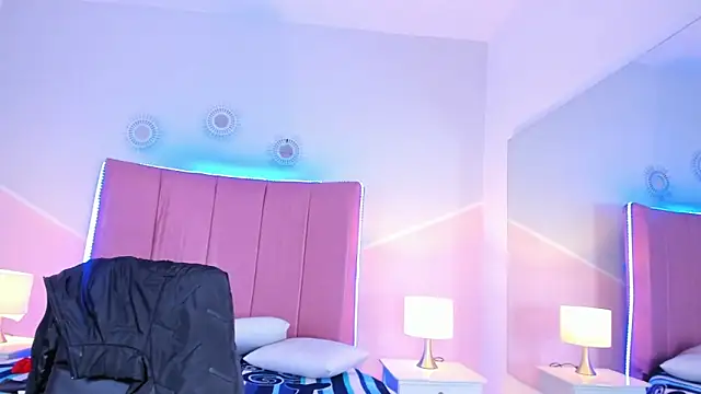 Liiam smith  online show from October 18, 1:23 pm