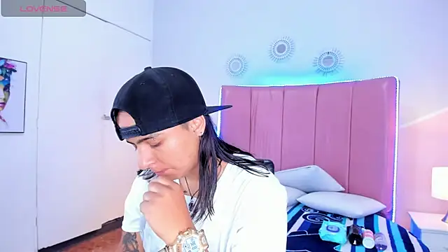 Liiam smith  online show from October 27, 1:37 pm