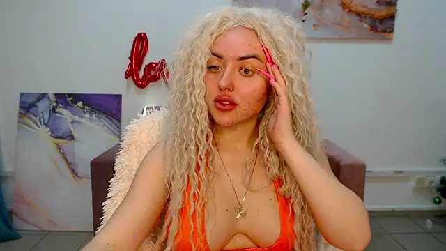 Snapshot of MissisCaty chatting on February 8, 10:40 pm MissisCaty online show from February 8, 10:40 pm