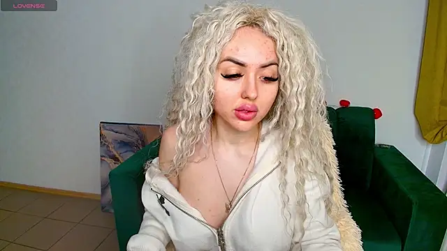 MissisCaty online show from February 11, 7:48 pm