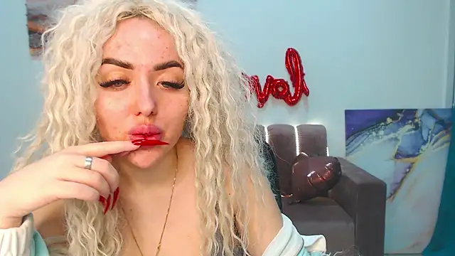 MissisCaty online show from February 13, 7:42 pm