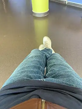 Snapshot of Avignon1963 chatting on April 10, 9:58 am Avignon1963 online show from April 10, 9:58 am