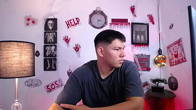 JamesCr  online show from October 27, 12:20 pm