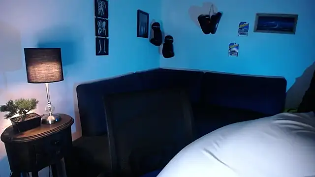 JamesCr  online show from March 27, 11:48 pm