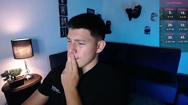 JamesCr  online show from April 8, 2:00 am