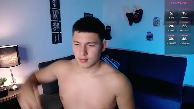 JamesCr  online show from April 9, 11:10 pm