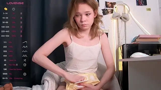 Kellybbface online show from March 29, 6:24 am