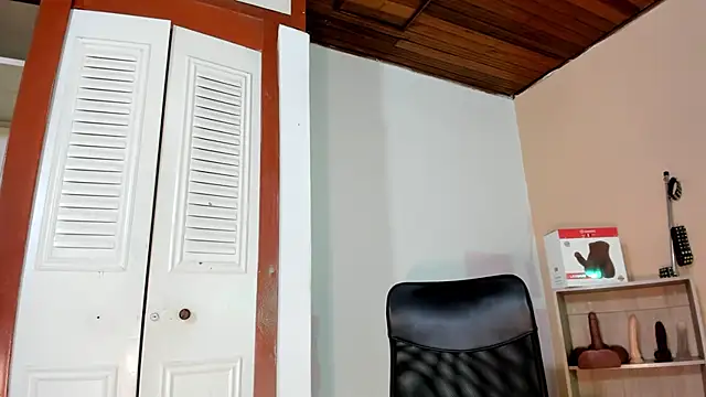 Snapshot of Violetta_0 chatting on October 21, 1:34 pm Violetta 0 online show from October 21, 1:34 pm