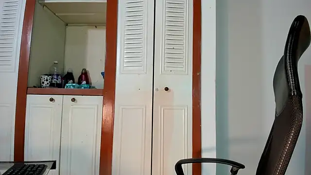 Snapshot of Violetta_0 chatting on October 23, 1:21 pm Violetta 0 online show from October 23, 1:21 pm