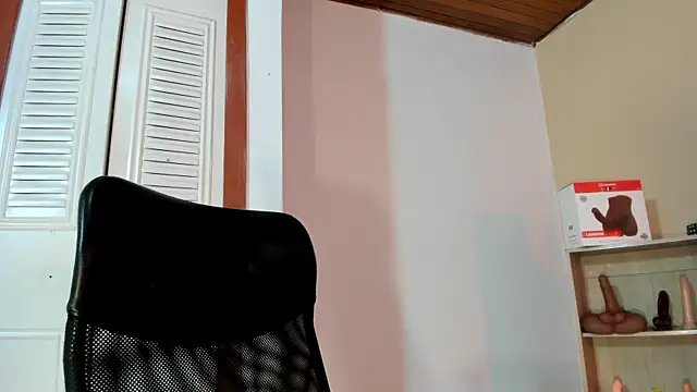 Snapshot of Violetta_0 chatting on November 5, 1:33 pm Violetta 0 online show from November 5, 1:33 pm