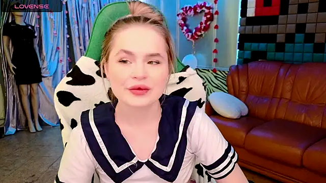 Snapshot of GoodJessi chatting on February 15, 8:11 am GoodJessi online show from February 15, 8:11 am