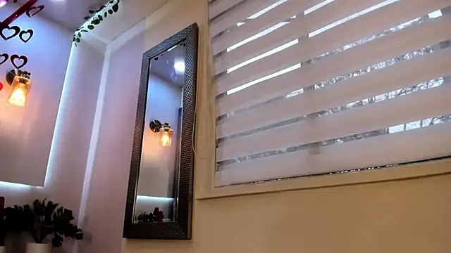 Snapshot of AzunaStar chatting on February 13, 10:50 pm AzunaStar online show from February 13, 10:50 pm