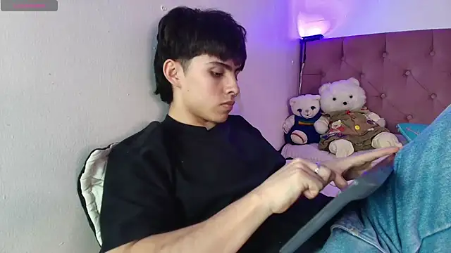 Snapshot of PepperTwink chatting on October 24, 3:52 pm PepperTwink online show from October 24, 3:52 pm