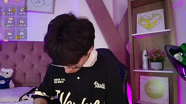 Snapshot of PepperTwink chatting on November 3, 5:47 pm PepperTwink online show from November 3, 5:47 pm