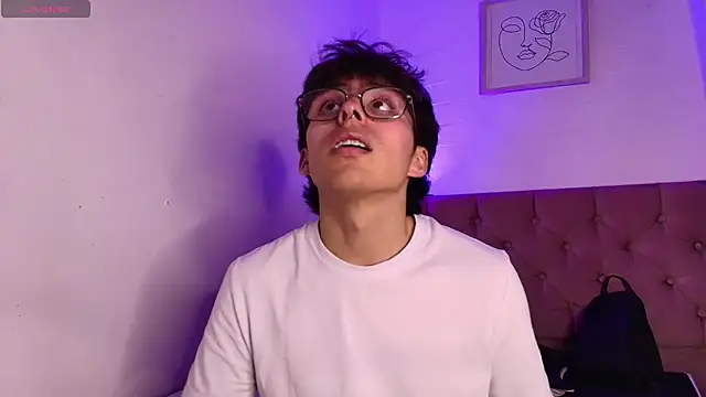 Snapshot of PepperTwink chatting on November 8, 4:40 pm PepperTwink online show from November 8, 4:40 pm