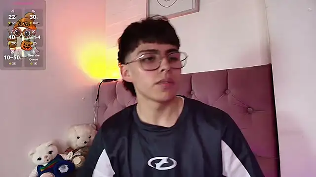 Snapshot of PepperTwink chatting on November 13, 5:01 pm PepperTwink online show from November 13, 5:01 pm