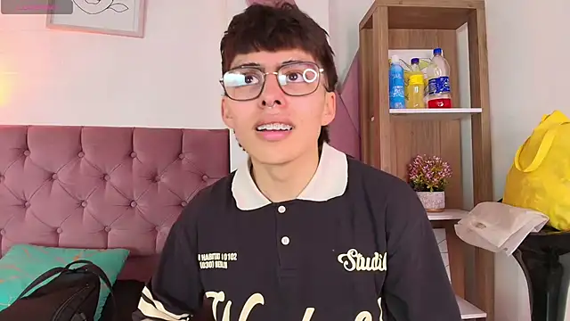 Snapshot of PepperTwink chatting on November 14, 5:00 pm PepperTwink online show from November 14, 5:00 pm