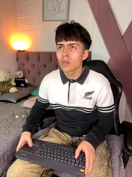 Snapshot of PepperTwink chatting on November 19, 4:51 pm PepperTwink online show from November 19, 4:51 pm