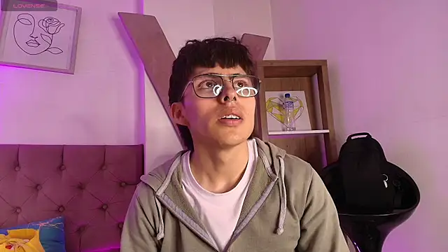 Snapshot of PepperTwink chatting on November 27, 1:02 pm PepperTwink online show from November 27, 1:02 pm