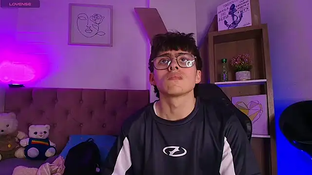 Snapshot of PepperTwink chatting on November 28, 4:42 pm PepperTwink online show from November 28, 4:42 pm