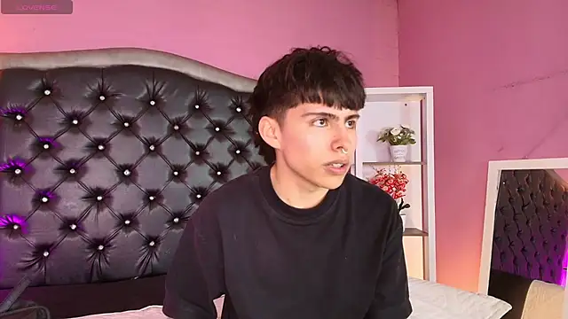 Snapshot of PepperTwink chatting on November 30, 1:26 pm PepperTwink online show from November 30, 1:26 pm