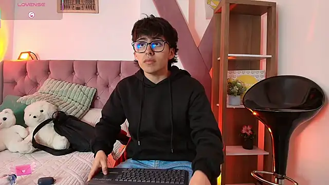 PepperTwink online show from February 15, 1:09 pm