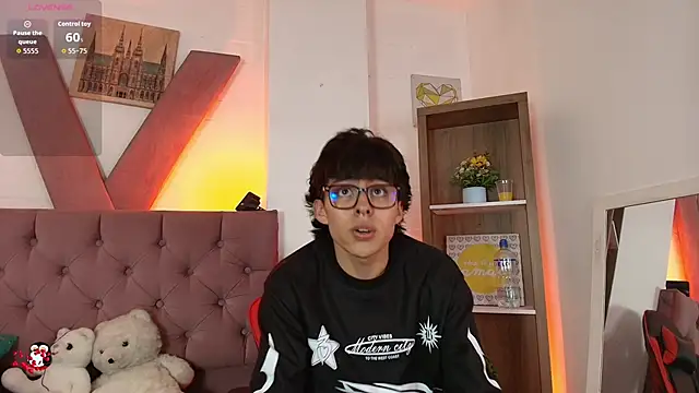 PepperTwink online show from March 9, 4:00 pm