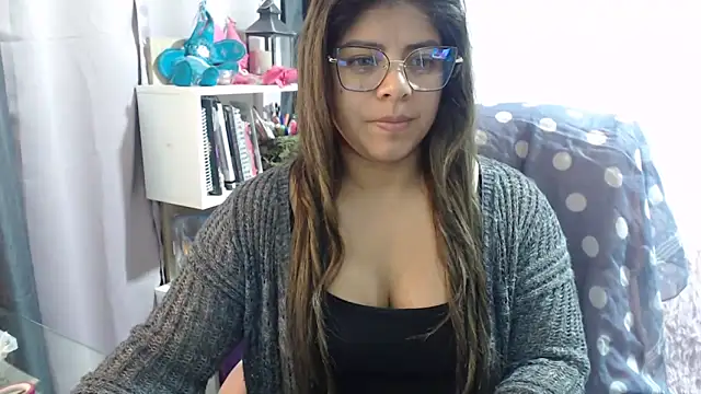 Snapshot of KatteAngelLat chatting on October 25, 1:35 am KatteAngelLat online show from October 25, 1:35 am