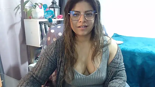 Snapshot of KatteAngelLat chatting on November 12, 12:33 am KatteAngelLat online show from November 12, 12:33 am