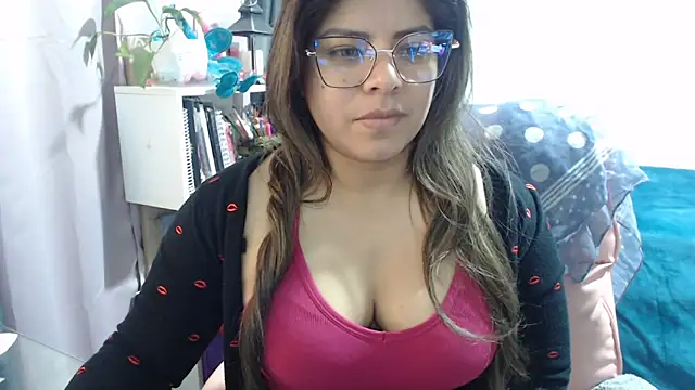 Snapshot of KatteAngelLat chatting on November 17, 11:43 pm KatteAngelLat online show from November 17, 11:43 pm