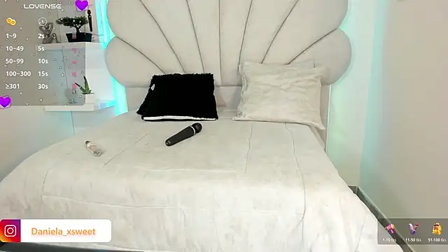 Danielaangelina online show from October 17, 7:44 am