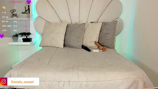 Danielaangelina online show from March 28, 5:51 am