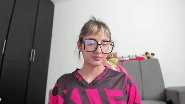 ggor4w33 online show from March 14, 5:40 pm