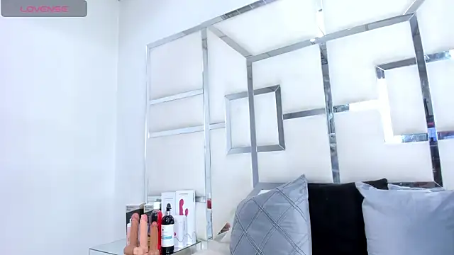 ZoeWan69 online show from February 28, 2:07 pm