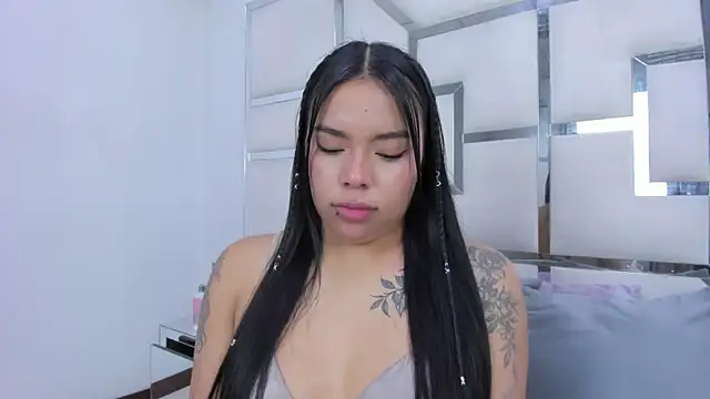 ZoeWan69 online show from April 13, 3:23 am