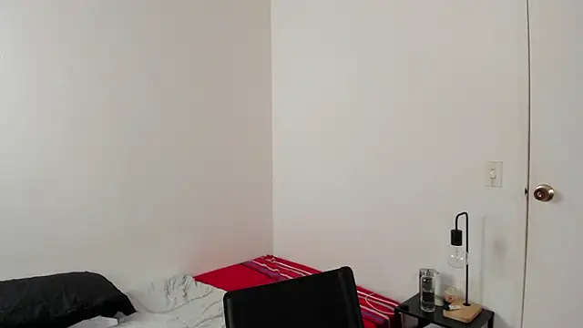 Snapshot of Mazikeen__18 chatting on February 17, 1:18 pm Mazikeen 18 online show from February 17, 1:18 pm