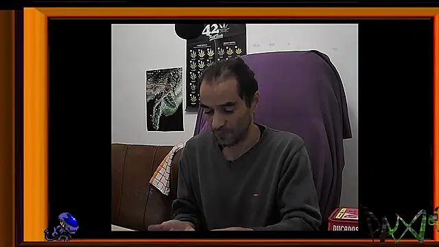 Snapshot of ReyDeBotones chatting on November 8, 12:44 am ReyDeBotones online show from November 8, 12:44 am