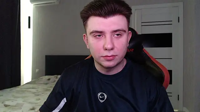 honey furry online show from March 12, 6:19 am