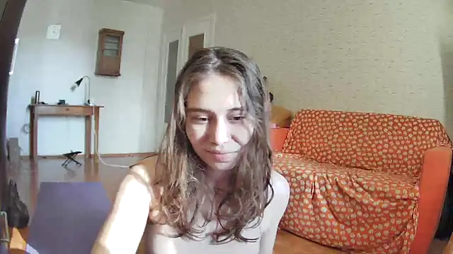 Snapshot of girliemilk chatting on February 20, 9:44 am girliemilk online show from February 20, 9:44 am