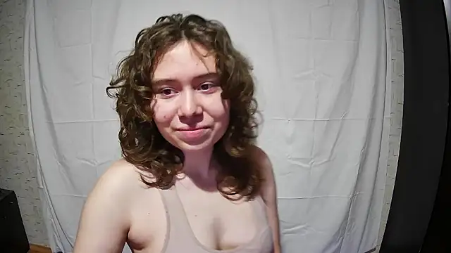 Snapshot of girliemilk chatting on November 25, 10:43 pm girliemilk online show from November 25, 10:43 pm