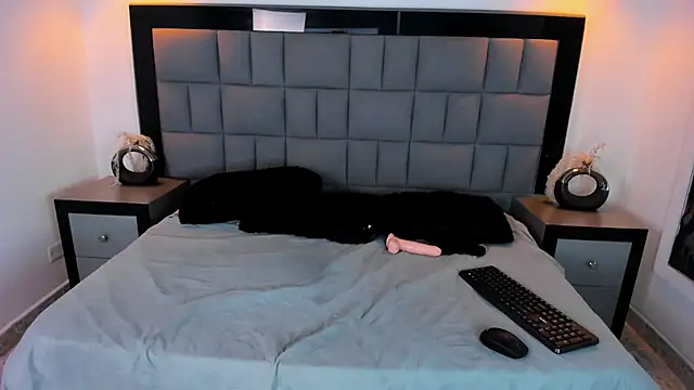 Your Lady Milf online show from March 20, 4:20 pm