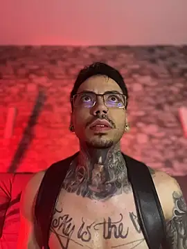 Walker Thomas1 online show from March 1, 10:50 am