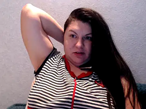 Snapshot of KiraSwee chatting on December 11, 6:42 pm KiraSwee online show from December 11, 6:42 pm