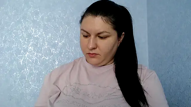 Snapshot of KiraSwee chatting on September 9, 8:25 am KiraSwee online show from September 9, 8:25 am