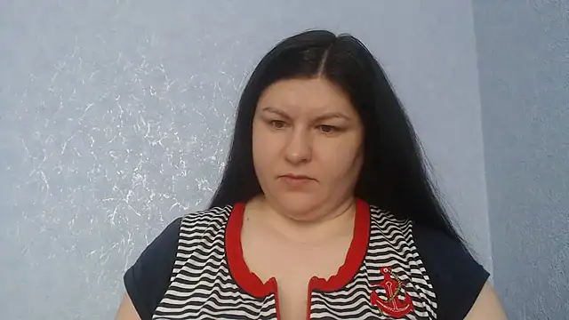 Snapshot of KiraSwee chatting on February 6, 9:12 am KiraSwee online show from February 6, 9:12 am