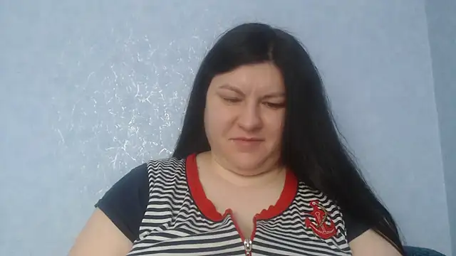 Snapshot of KiraSwee chatting on February 14, 9:17 am KiraSwee online show from February 14, 9:17 am