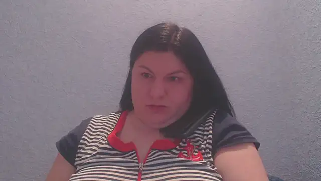 Snapshot of KiraSwee chatting on February 19, 7:32 pm KiraSwee online show from February 19, 7:32 pm