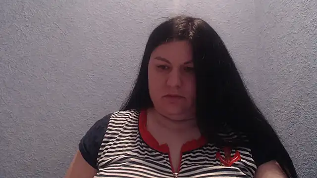 Snapshot of KiraSwee chatting on February 21, 7:26 pm KiraSwee online show from February 21, 7:26 pm