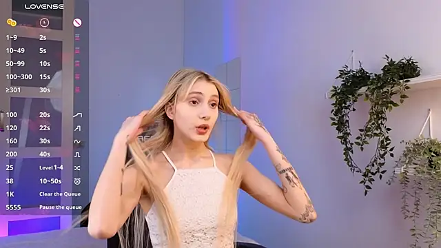 elliefrost online show from February 4, 9:31 pm