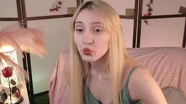 elliefrost online show from February 19, 12:57 am